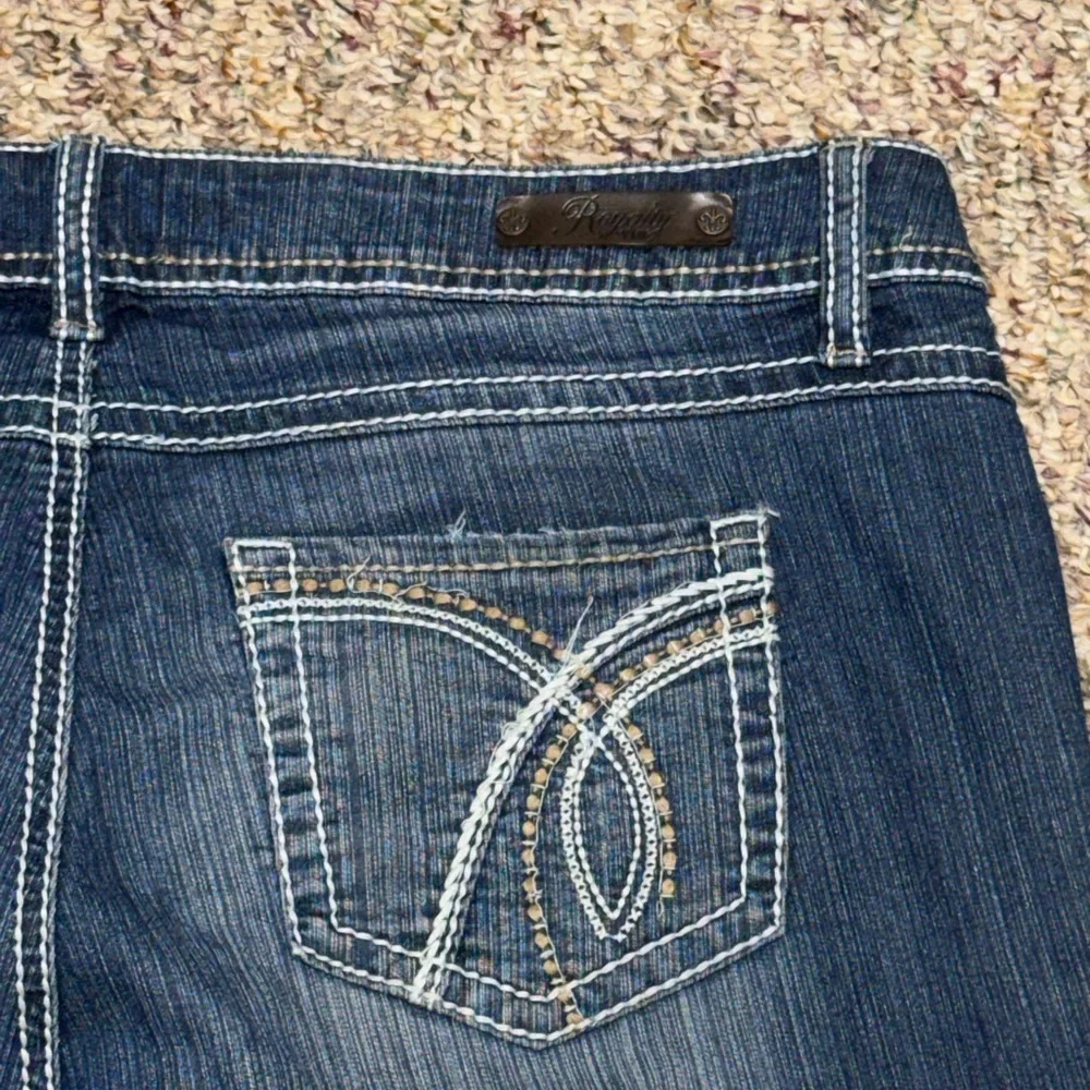 Women's size 12 Royalty by YMI Blue Cropped Jeans capris‎